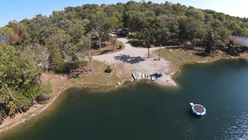 Cabin on Private Lake with over 800 acres of trails!! - Image 1