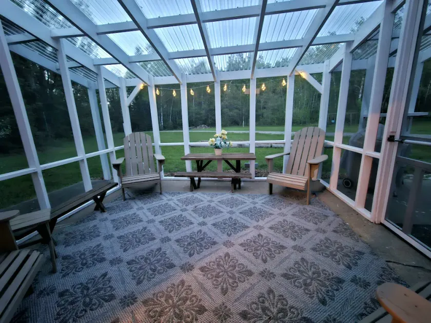 Effie Oasis: Enjoy a peaceful 2-bedroom home on 40 acres. - Image 1