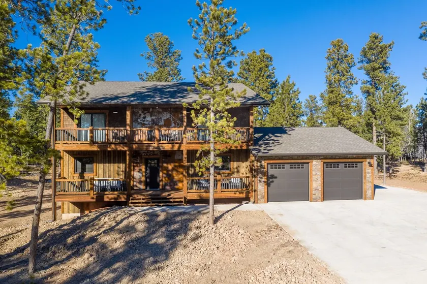 Stunning New Cabin in Powder House Pass with Hot Tub & Theater Room - Image 1