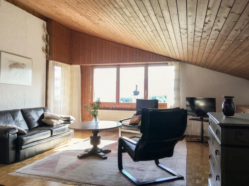 Zentral gelegene 3.5-Zimmerwohnung mit Panoramasicht - Image 1