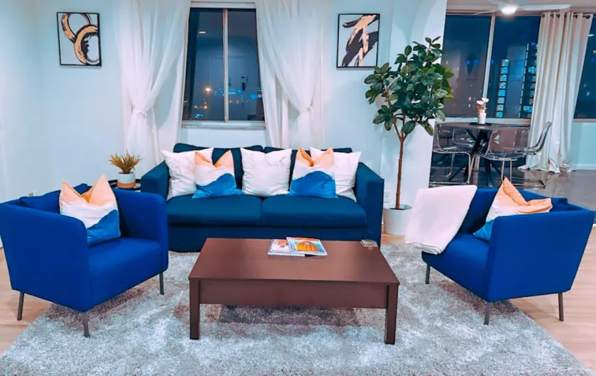 Highrise luxury two bedroom condo in Downtown Atlanta within minutes!! - Image 1