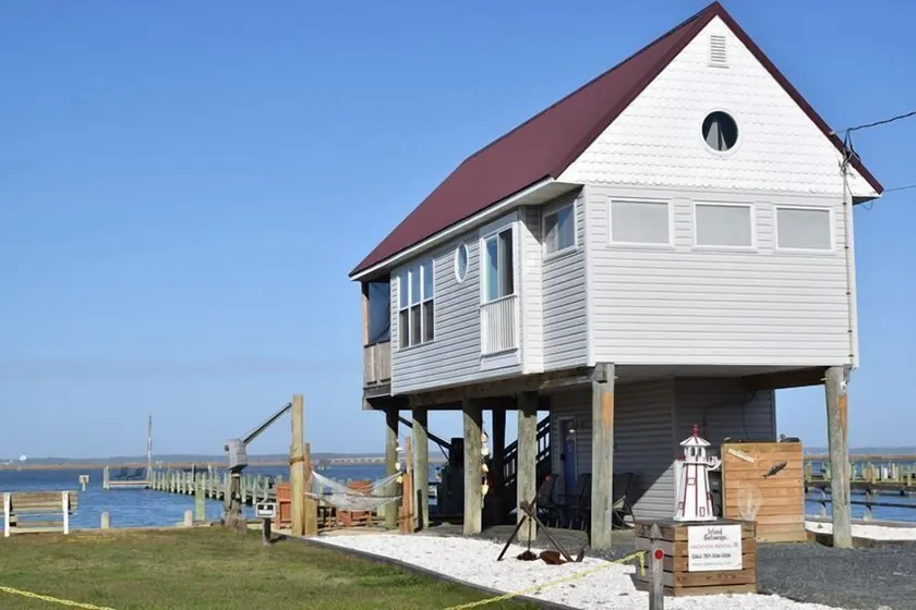 Endless Sunsets- 1BR Waterfront with Private Dock & Screened Porch - Image 1