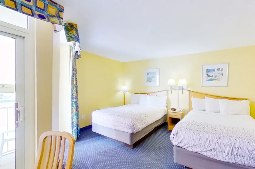 14th floor studio w/ central AC, shared hot tub, balcony, shared pool, & WiFi - Image 1