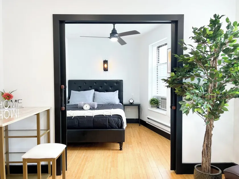 Boutique Studio Apartment on Grand Ave - Image 1