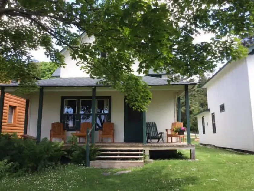 Marquette Cottage - Les Cheneaux Landing - Image 1