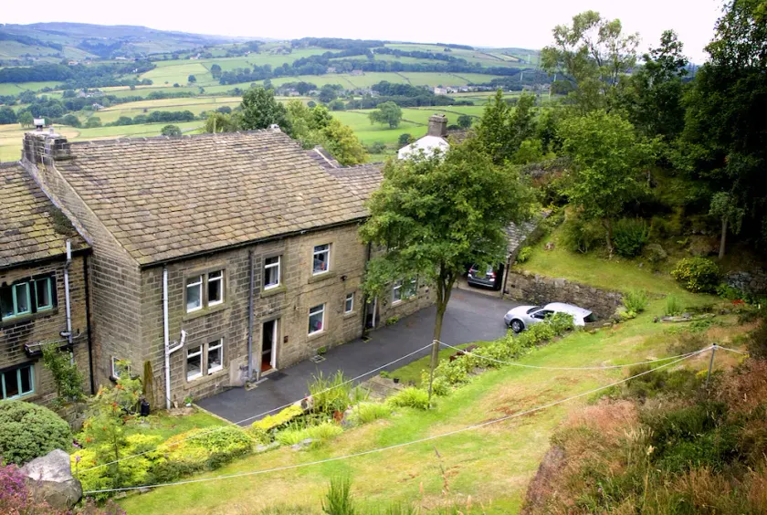 Cherry Tree Cottage pet friendly Ripponden near Halifax Yorkshire. - Image 1