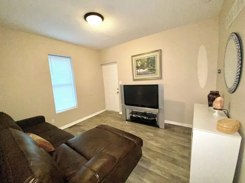 Downtown Hobart Cozy 1 Bedroom - Image 1
