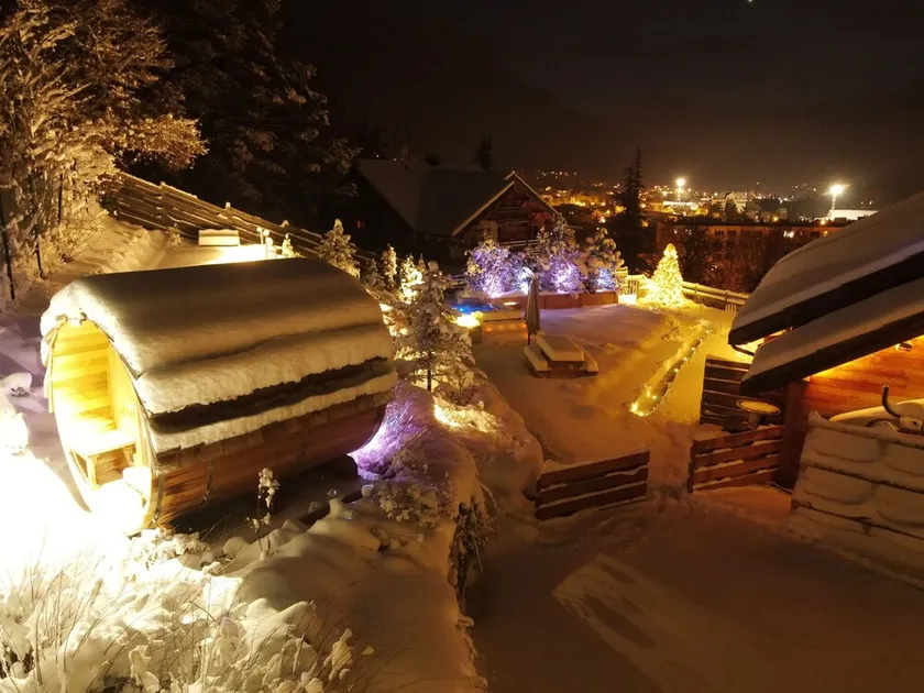 Luxury Triplex Chalet of 200m2 900m from the slopes - Image 1