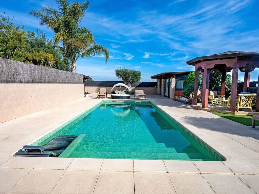 Atemberaubendes alleinstehendes Ferienhaus mit  W-LAN, Klimaanlage, privatem Pool, TV und Terrasse - Image 1