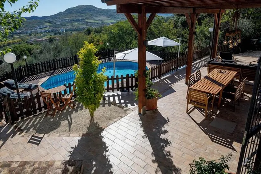 Landhausvilla mit privatem Pool, Olivenhain, Aussicht und in der Nähe von Restaurants - Image 1