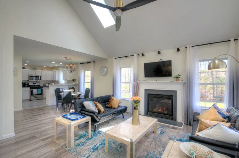 Cape May Rose - Quiet Convenient Location Sleeps 10 - Image 1