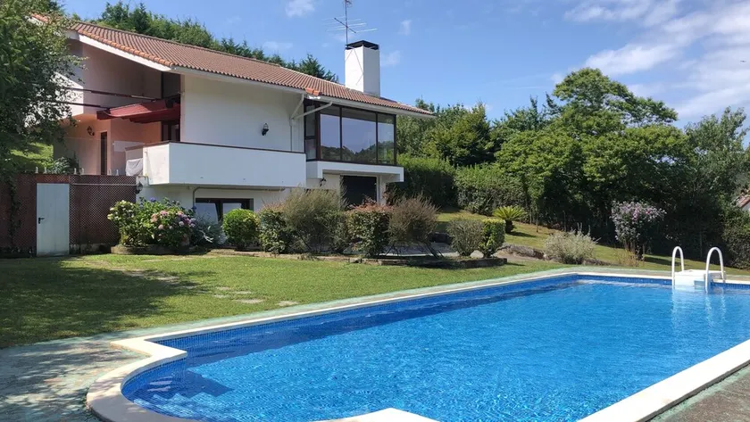 Komplette Villa mit Pool und herrlicher Aussicht - Image 1
