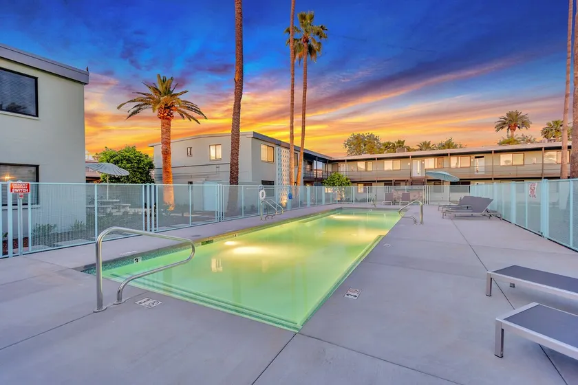 Primo Old Town Location w/ Heated Pool - Image 1