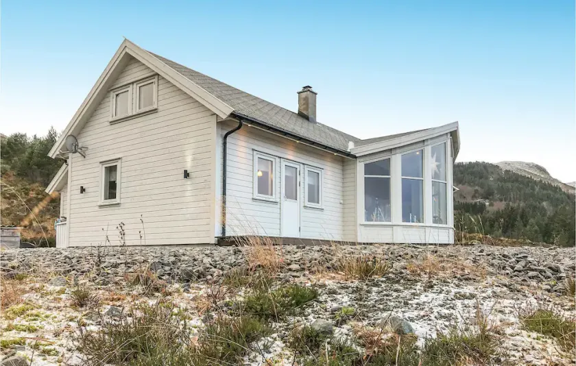 Nice home in Stadlandet with house sea view - Image 1