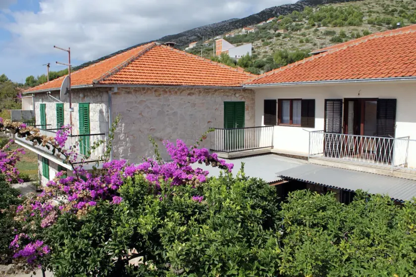 1-Zimmer-Ferienwohnung mit Terrasse Zavala, Hvar (A-128-d) - Image 1