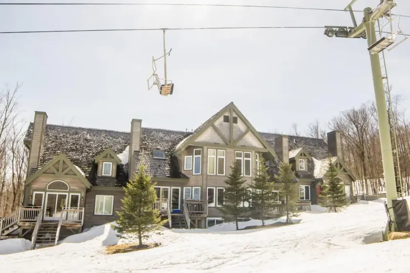 Jay Peak 5 Bed Townhome Ski-on Ski-off - Image 1