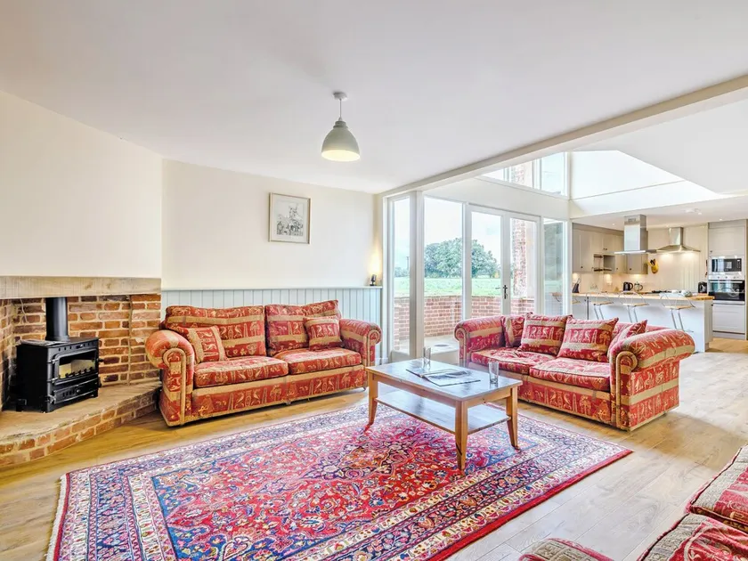 5 bedroom accommodation in Westwick - Image 1