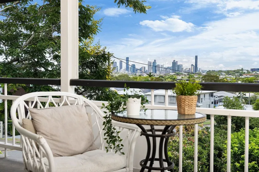 Family Friendly Balmoral Home with City Views|Pool - Image 1