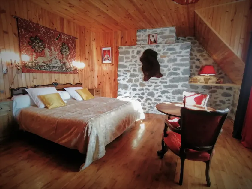 Cottage in Anglards de Salers, beds made on arrival! - Image 1