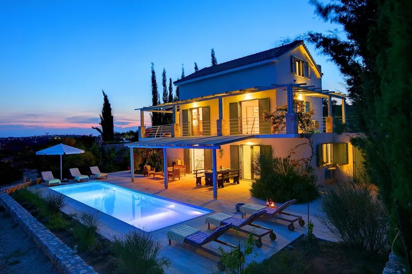 Villa Asterias Ideales Resort - Image 1