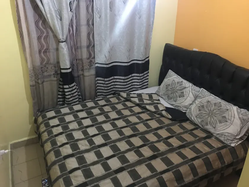 Close to the Jomo Kenyatta International Airport and also close to the town. - Image 1