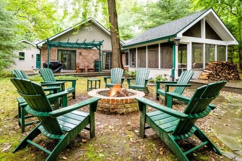 2027 NOW OPEN! Harbert Home With Hot Tub & Close To Beach! - Image 1