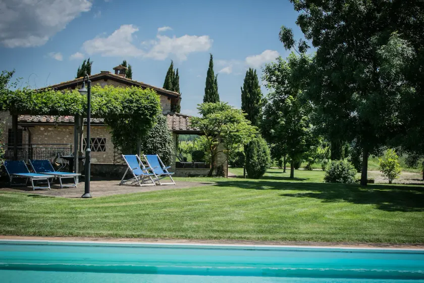 Une villa avec vue sur Monteriggioni et une piscine privée - Image 1