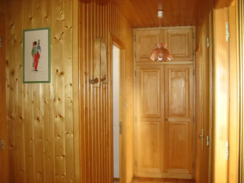 En el borde del bosque, tranquilo, acogedor chalet de madera - Image 1