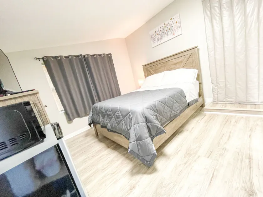 Beautiful room in prime location - Image 1