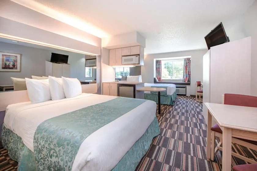Microtel Inn & Suites by Wyndham Claremore - Image 1