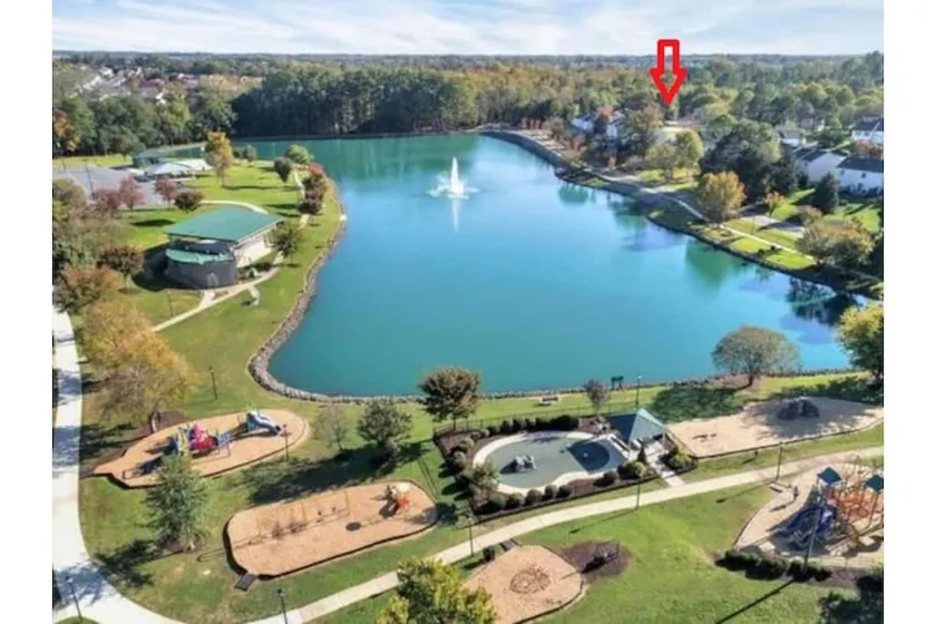 4 Bedroom 2.5 Bath Sleep 10- near Carowinds & next to lake Park - Image 1