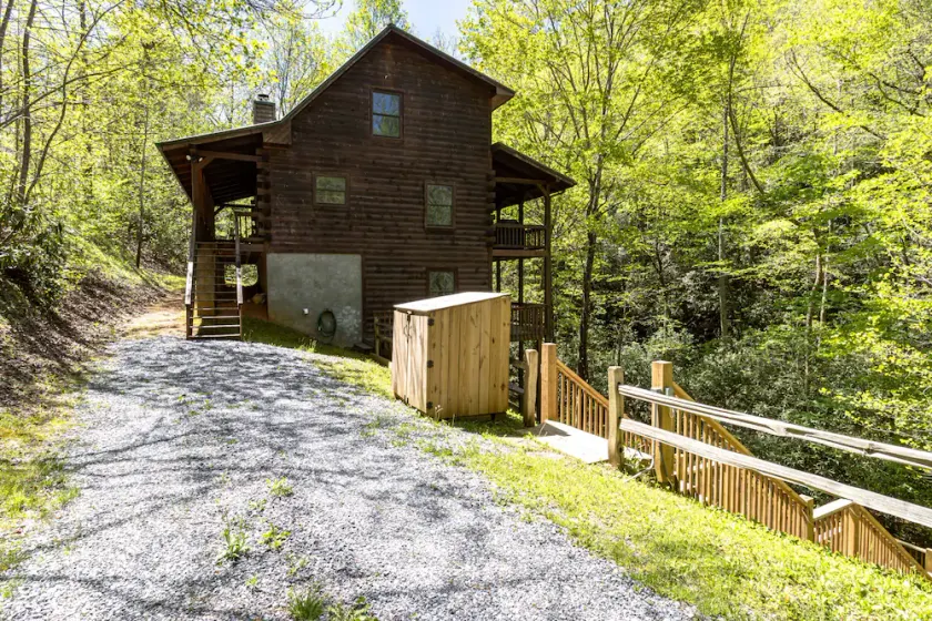 Creekfront Home- Cozy And Private! Great Deck on Creek.  Hayesville NC - Image 1