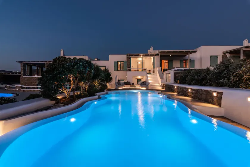 Cycladic Luxury and Comfort in Kalo Livadi - Image 1