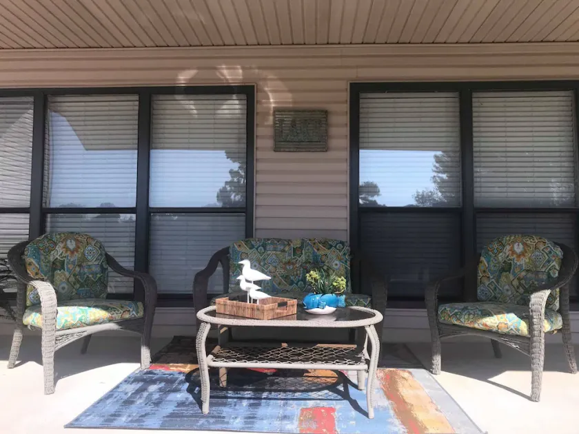 Three Bedroom with Beautiful Lake Views - Image 1