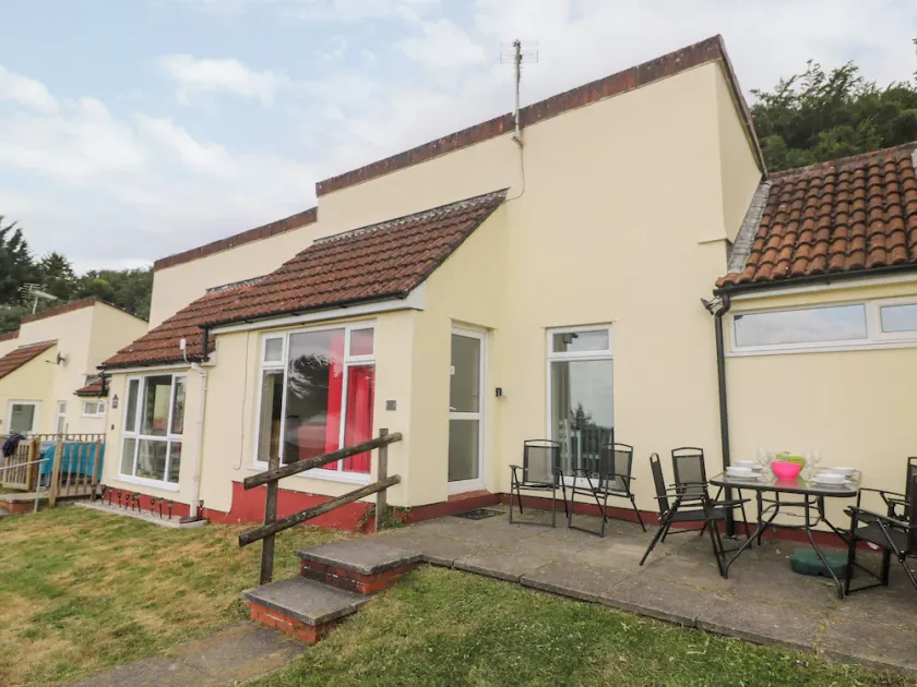 MANORCOMBE 17, husdjursvänlig, med pool i Callington, Ref 960112 - Image 1