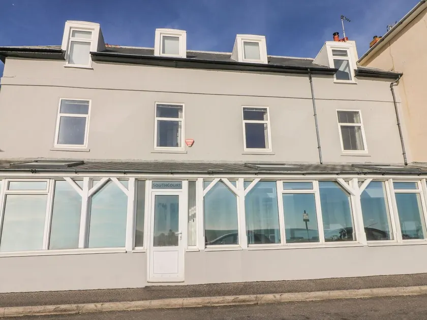 THE EAVES, family friendly, character holiday cottage in Sandgate - Image 1