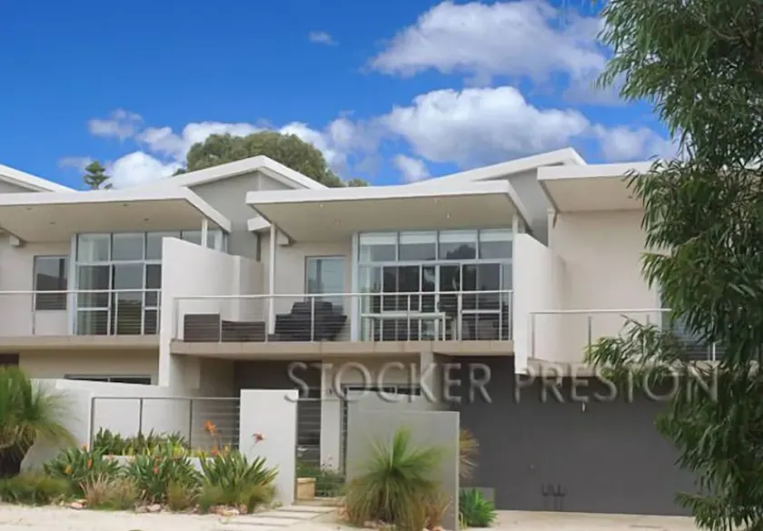 Eagle Bay Beach House - Image 1