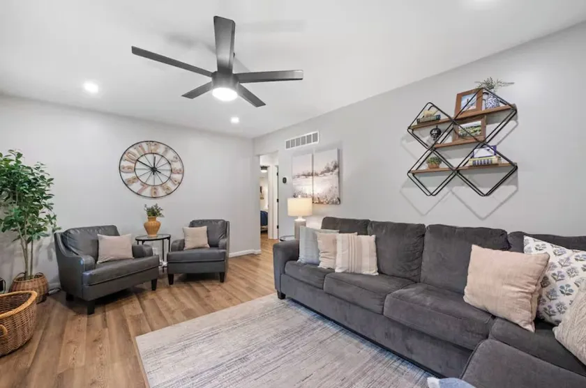 Family Friendly & Cheerful Blue Jay Ranch House close to KSU stadium - Image 1