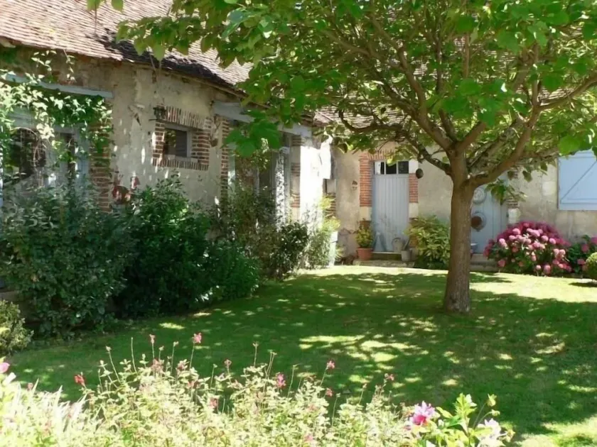 Charming 17th-18th Century Cottage in Berry, Private Garden, Near Brenne Park, Sleeps 6 - Image 1