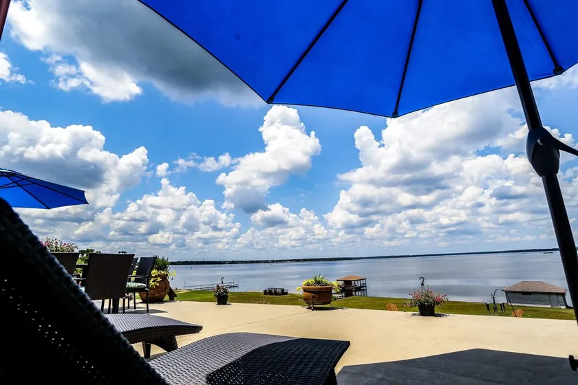 Hot Tub, Kayaks, Underwater Fishing Light! Luxurious Pitch-n-Skip Hideaway! - Image 1