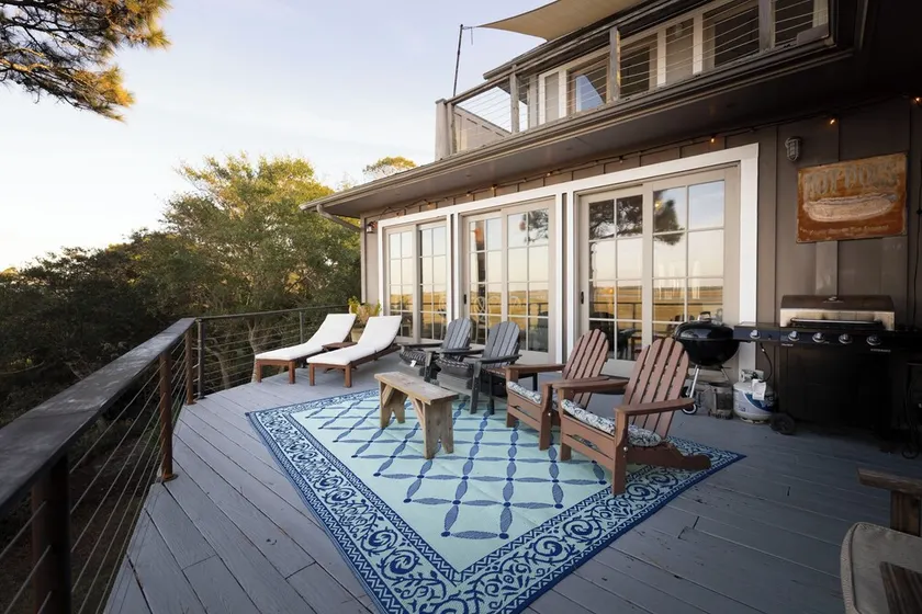 Amazing Views - hot tub - 5 beds - walk to beach! - Image 1