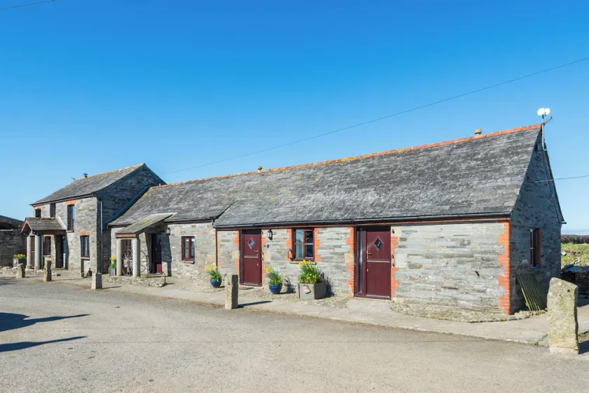 2 Bed cottage, log burner. Pet friendly - 5 mins to nearest beach. - Image 1