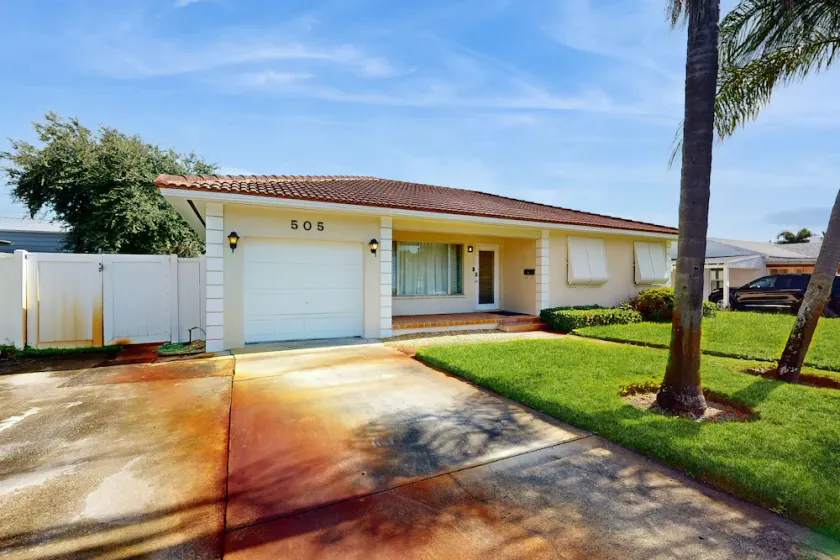 5 Minutes to Beach | Sparkling Tropical Getaway | Large Screened Lanai - Image 1