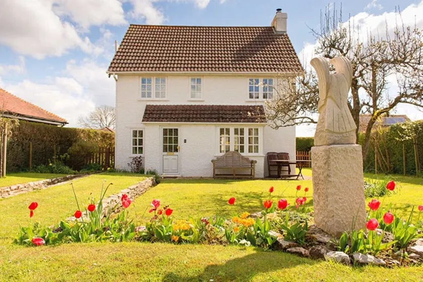 Sali's Orchard - 3 bedrooms, dog friendly, large garden parking - Image 1