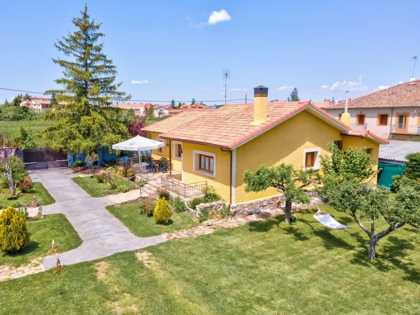 Victoriana Riaza Farm. Ideal for families up to 8 people. Large Garden. - Image 1