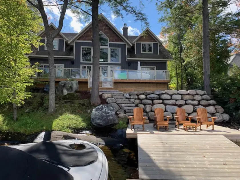 Beautiful open-concept cottage on Moon River! 10 Minute walk to Bala! - Image 1
