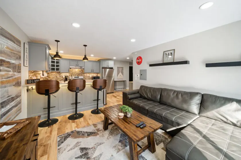 Pet-Friendly 2 Bedroom Suite Near UWW Campus, Kettle Moraine, and Starin Park! - Image 1