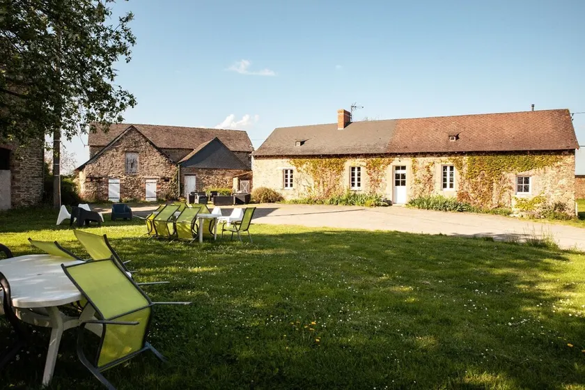 Beautiful 18th century farmhouse, recently renovated, with covered swimming pool - Image 1