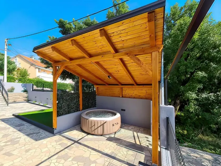 Vega Lux Apartment - Image 1