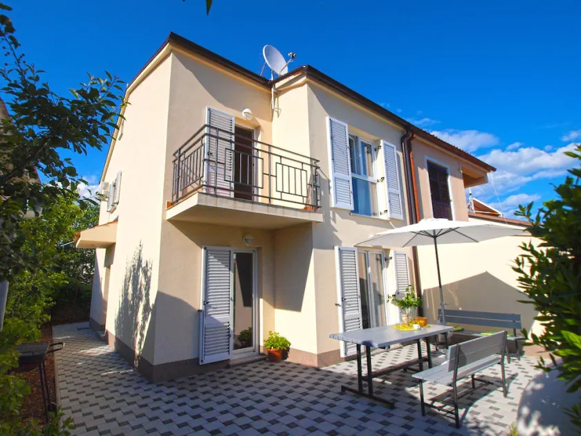 House 1092/9439 (Istria - Pula), 4500m from the beach - Image 1